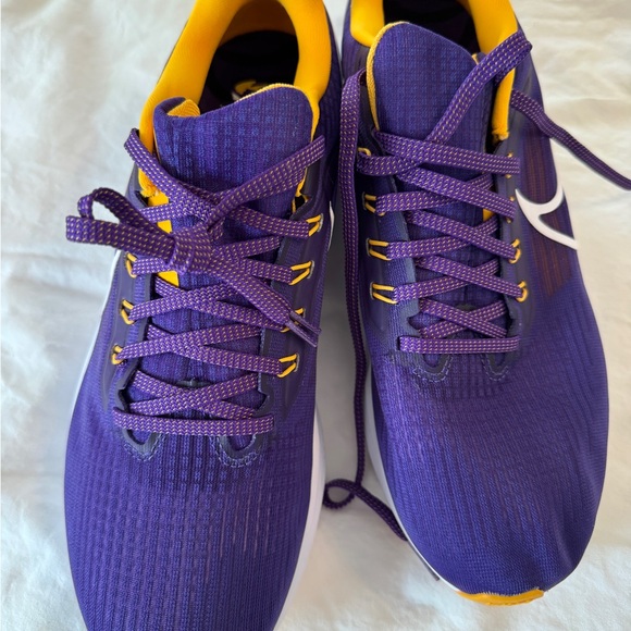 New, Never Worn Nike LSU Pegasus Men’s size 10 - Picture 3 of 6